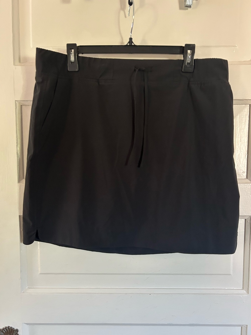 J. Jill Black Skort with Drawstring Waist and Pockets. Size Large